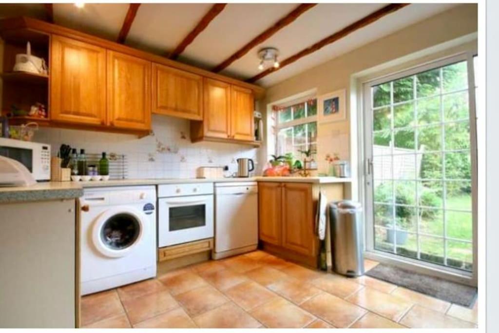היימל המפסטד Bumblebee Cottage - Cosy Cottage In Area Of Outstanding Natural Beauty מראה חיצוני תמונה
